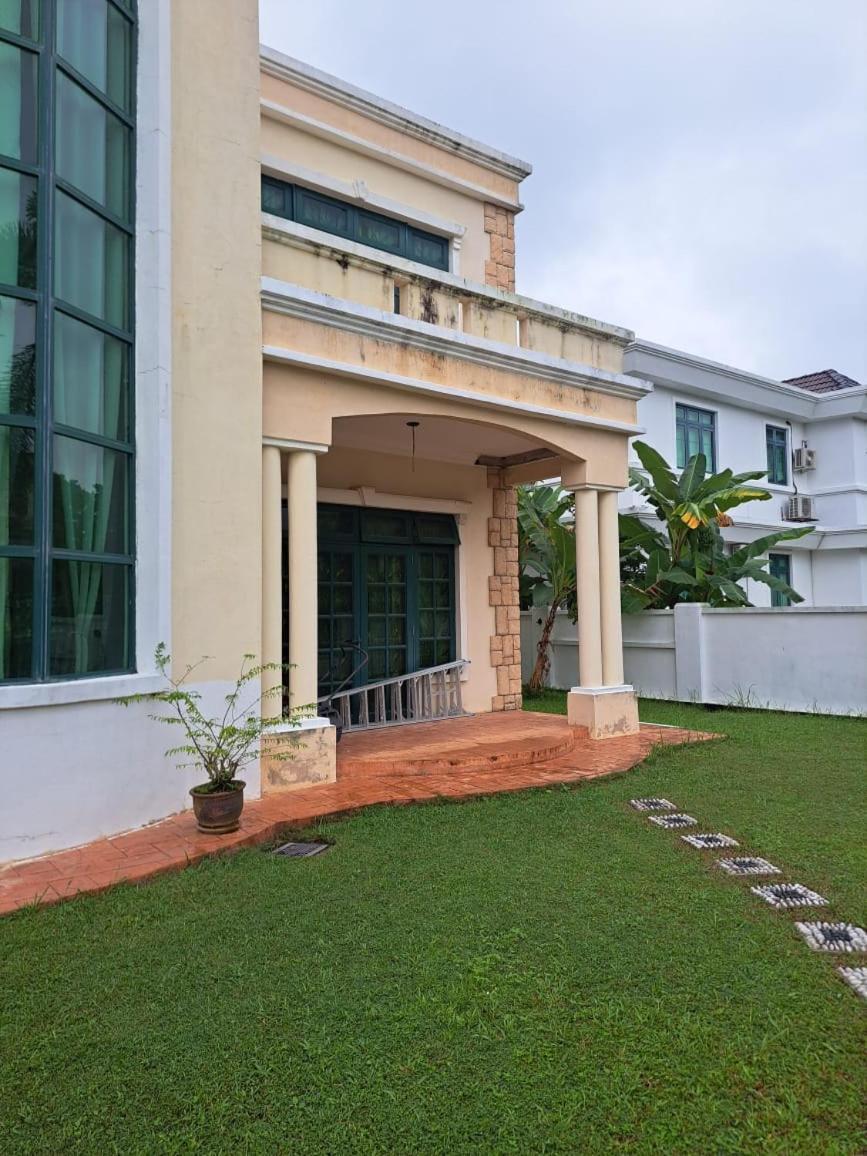 Villa Shamir Sepang Esterno foto